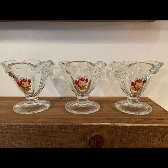 3 vintage Borden’s Elsie the Cow ice cream dishes. - Picture 1 of 3